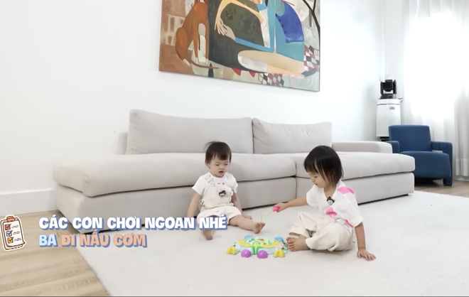 "Mẹ vắng nhà, Ba là siêu nhân": Bữa trưa "hỗn loạn" cùng hai nàng công chúa Nami - Suli - Ảnh 3.
