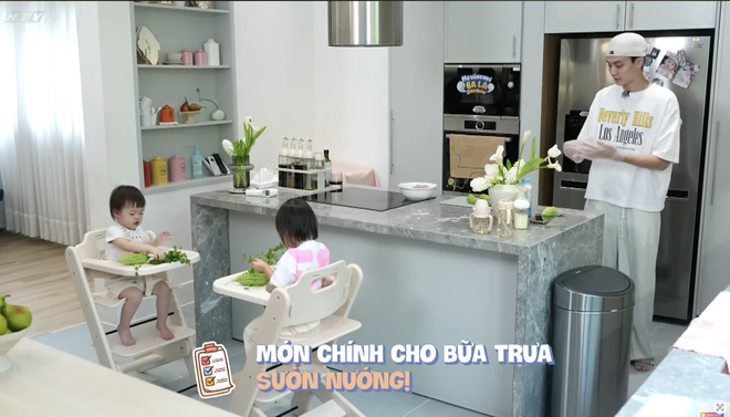 "Mẹ vắng nhà, Ba là siêu nhân": Bữa trưa "hỗn loạn" cùng hai nàng công chúa Nami - Suli - Ảnh 1.