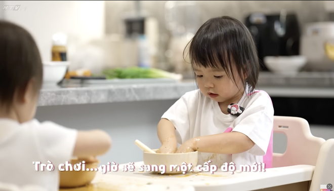 "Mẹ vắng nhà, Ba là siêu nhân": Bữa trưa "hỗn loạn" cùng hai nàng công chúa Nami - Suli - Ảnh 11.