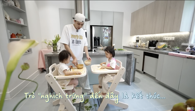 "Mẹ vắng nhà, Ba là siêu nhân": Bữa trưa "hỗn loạn" cùng hai nàng công chúa Nami - Suli - Ảnh 16.