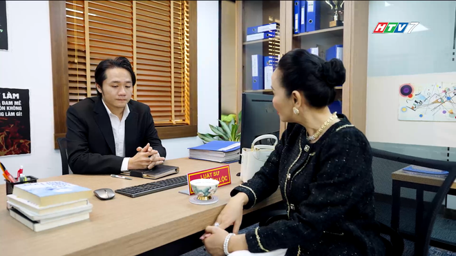 Trò đùa huyết thống: Cổ phiếu lao dốc, Dylan trở lại ván cờ thừa kế - Ảnh 4.