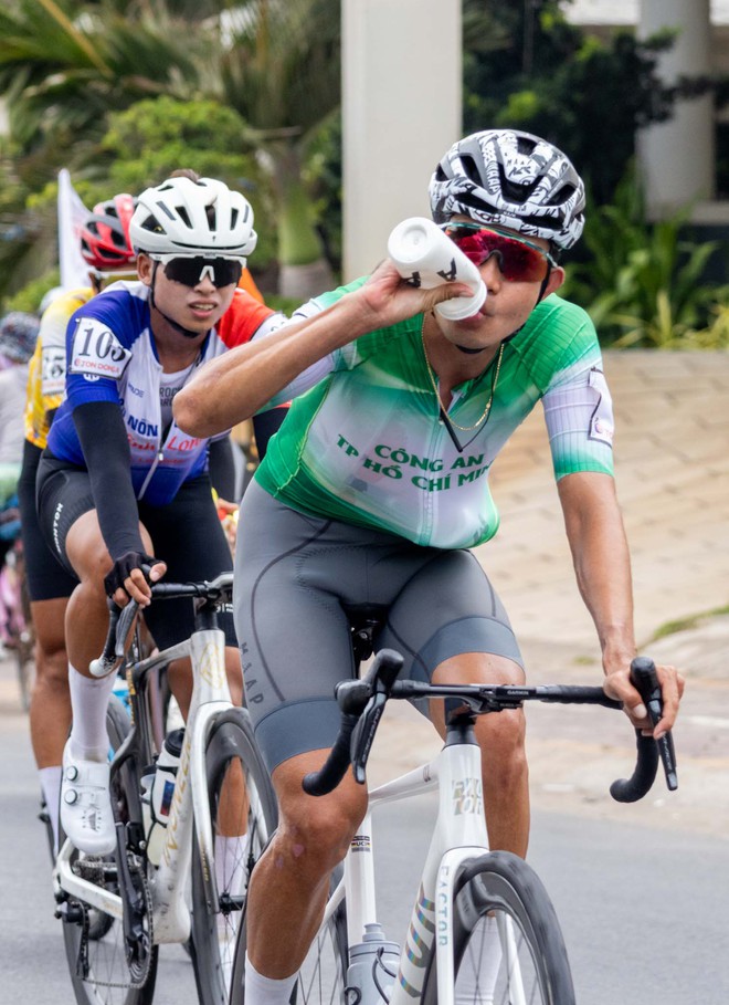 Chặng 18 Cúp Truyền hình 2026: Cung đường ven biển - Ảnh 13.