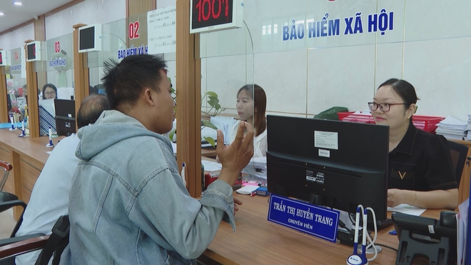 Rút BHXH một lần: Lợi trước mắt, thiệt lâu dài - Ảnh 1.