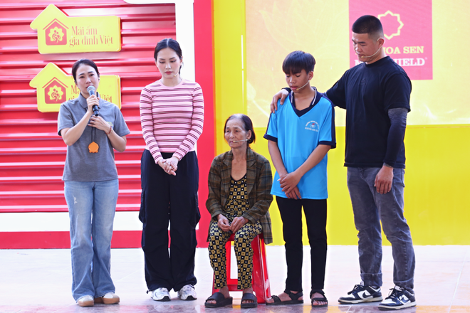 Mái ấm gia đình Việt: Cậu bé Tấn Đạt vừa học vừa cắt cỏ phụ bà nuôi mẹ bệnh- Ảnh 9.