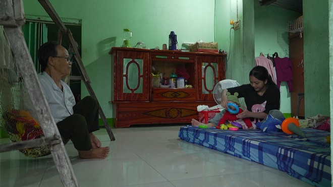 Mái ấm gia đình Việt: Cô bé mồ côi chăm bà gần 80 tuổi và em nhỏ 10 tháng - Ảnh 8.