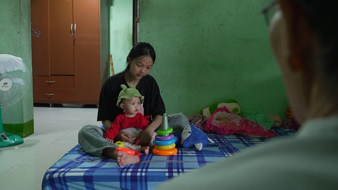 Mái ấm gia đình Việt: Cô bé mồ côi chăm bà gần 80 tuổi và em nhỏ 10 tháng - Ảnh 3.