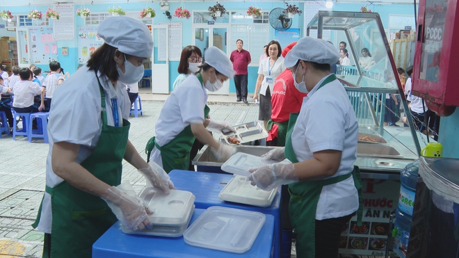 60 Giây ngày 23/4/2026 | Tăng cường vệ sinh an toàn thực phẩm trong trường học - Ảnh 9.