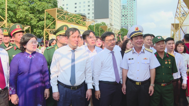 Ngắm nhìn một dải non sông và ký ức rực rỡ của TP. Hồ Chí Minh với hơn 300 tác phẩm triển lãm ảnh - Ảnh 2.