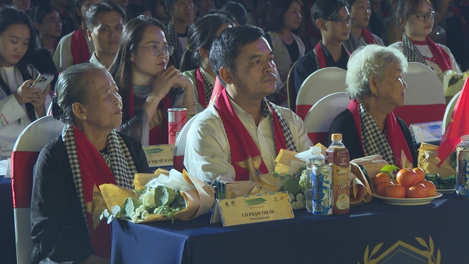 “Khải hoàn ca”: Tái hiện những mốc son lịch sử của dân tộc bằng ngôn ngữ nghệ thuật - Ảnh 4.