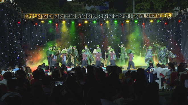 “Khải hoàn ca”: Tái hiện những mốc son lịch sử của dân tộc bằng ngôn ngữ nghệ thuật - Ảnh 1.