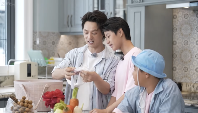 "Mẹ vắng nhà, Ba là siêu nhân"  Mùa 5 | Tập 3: Khi các ông bố đối mặt với thử thách "kỷ luật và an toàn" - Ảnh 6.