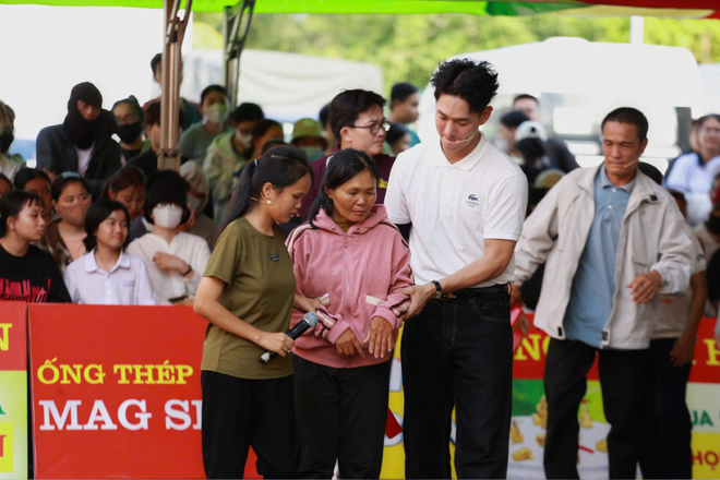 Song Luân, Anh Tú bán bánh gây quỹ giúp trẻ em "Mái ấm gia đình Việt" - Ảnh 4.