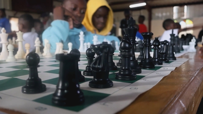 Kenya: Biến rác nhựa thành quân cờ vua hỗ trợ giáo dục - Ảnh 2.