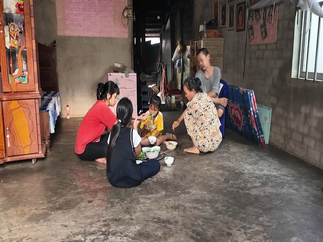 Mái ấm gia đình Việt: Ngọc Diễm theo mẹ làm thuê nuôi cha bệnh nặng- Ảnh 12.