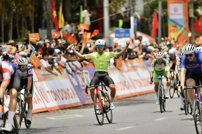 Cái ngoắc tay của Phạm Lê Xuân Lộc đã đưa Đặng Thành Được lên đỉnh vinh quang chặng 21 như thế nào?- Ảnh 10.