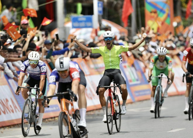 Cái ngoắc tay của Phạm Lê Xuân Lộc đã đưa Đặng Thành Được lên đỉnh vinh quang chặng 21 như thế nào?- Ảnh 11.