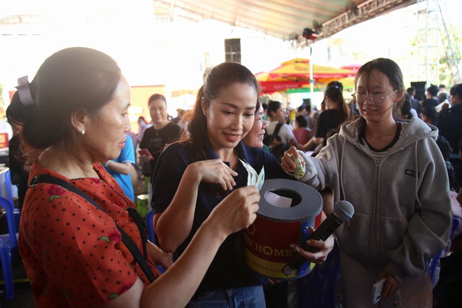 "Mái ấm gia đình Việt" trao hơn 2.6 tỉ đồng trong đợt ghi hình tại TP. Hồ Chí Minh - Ảnh 9.