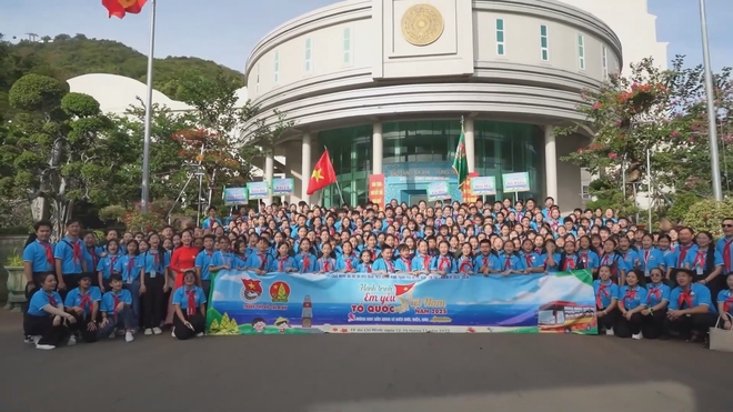 15 năm "Hành trình Em yêu Tổ quốc Việt Nam" - Ảnh 1.