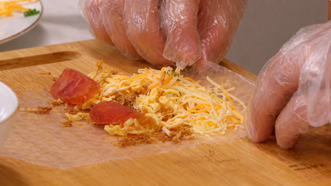 "Chinh phục thực khách - Mùa 4" | Tập 9: Diễn viên Trung Tuấn và Dương Minh Ngọc trổ tài với món cuốn đủ vị - Ảnh 4.