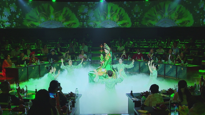 Rực rỡ sắc màu nghệ thuật truyền thống tại TP. Hồ Chí Minh dịp đại lễ - Ảnh 5.