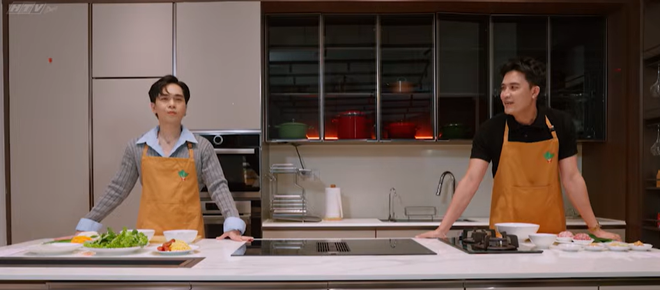 "Chinh phục thực khách - Mùa 4" | Tập 9: Diễn viên Trung Tuấn và Dương Minh Ngọc trổ tài với món cuốn đủ vị - Ảnh 1.