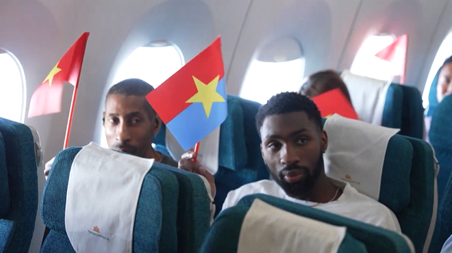 Chuyến bay tháng Tư mang theo niềm tự hào ngày đất nước thống nhất - Ảnh 10.