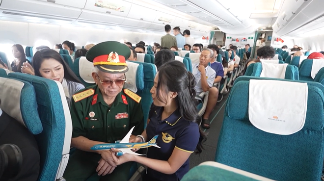 Chuyến bay mang giai điệu tự hào: Kết nối ký ức lịch sử giữa bầu trời hòa bình - Ảnh 2.