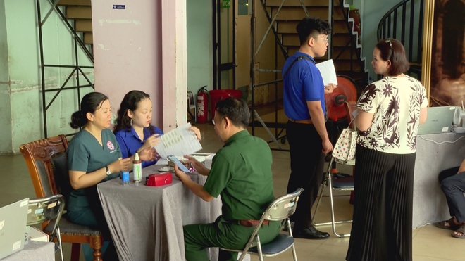 Đảm bảo nguồn máu dự trữ phục vụ công tác điều trị trong kỳ nghỉ 30/4 và 1/5 - Ảnh 1.