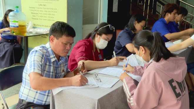 Đảm bảo nguồn máu dự trữ phục vụ công tác điều trị trong kỳ nghỉ 30/4 và 1/5 - Ảnh 3.