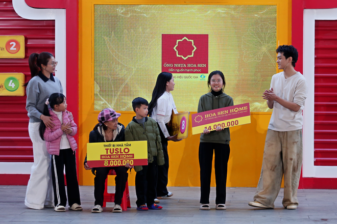 "Mái ấm gia đình Việt" tập 5 trao gần 600 triệu đồng cho các em nhỏ mồ côi- Ảnh 13.