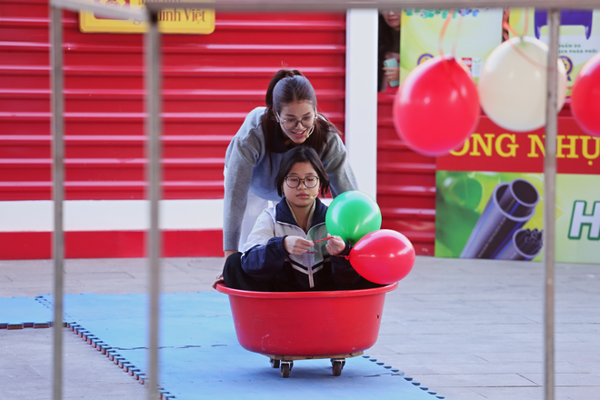 "Mái ấm gia đình Việt" tập 5 trao gần 600 triệu đồng cho các em nhỏ mồ côi- Ảnh 6.