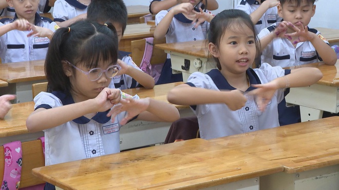 TP. Hồ Chí Minh chủ động phối hợp đối phó nguy cơ dịch chồng dịch trong trường học và cộng đồng - Ảnh 7.