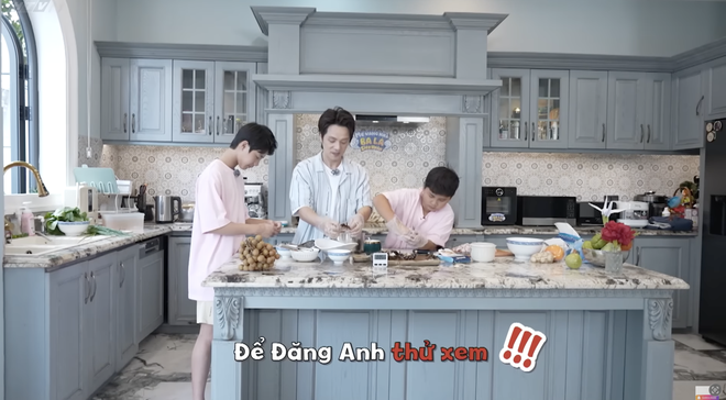 Mẹ vắng nhà, Ba là siêu nhân: Mâm cơm gắn kết tình thân ba thế hệ- Ảnh 3.