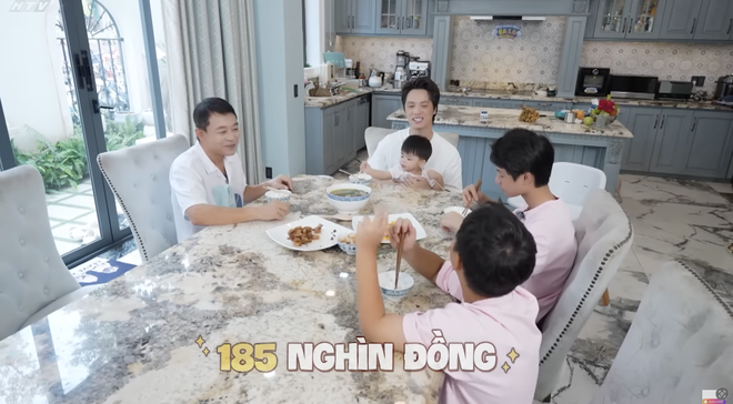 Mẹ vắng nhà, Ba là siêu nhân: Mâm cơm gắn kết tình thân ba thế hệ- Ảnh 6.