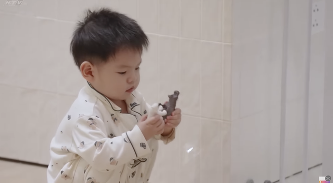 Mẹ vắng nhà, Ba là siêu nhân: MC Mạnh Cường và tuyệt chiêu dỗ con qua trò chơi "Giải cứu động vật" - Ảnh 5.