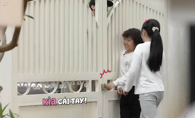 Mẹ vắng nhà, Ba là siêu nhân: Ca sĩ Tuấn Hưng dạy con kỹ năng "sinh tồn" trước người lạ - Ảnh 3.