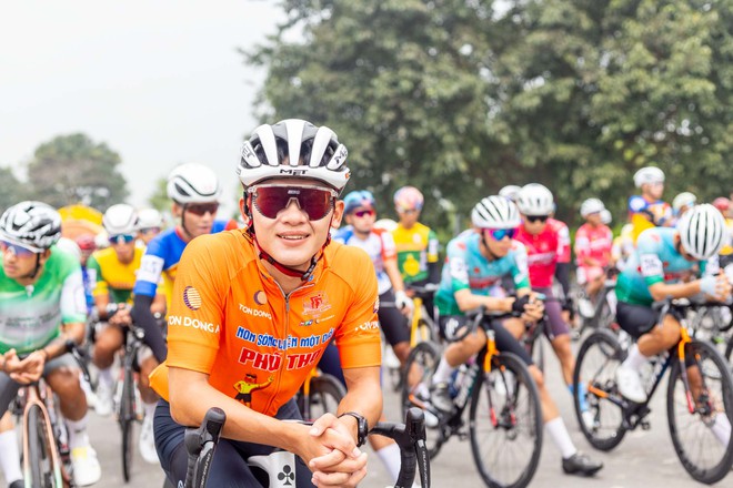 Khoảnh khắc đẹp Chặng 2: Vòng đua từ Việt Trì - Vĩnh Yên - Đông Anh - Ảnh 12.