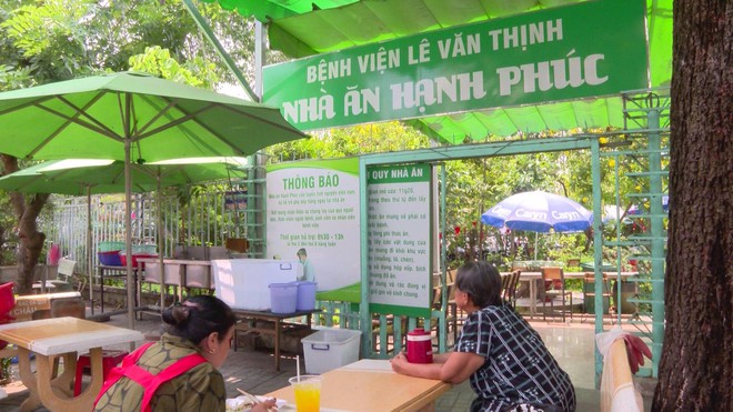 “Nhà ăn hạnh phúc”: Hơn 5 năm trao ngàn bữa cơm 0 đồng - Ảnh 2.