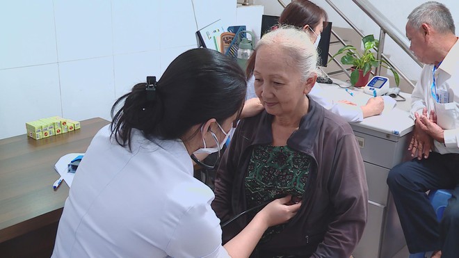 TP. Hồ Chí Minh đẩy mạnh khám chữa bệnh lưu động, đưa y tế cơ sở đến gần dân hơn - Ảnh 5.