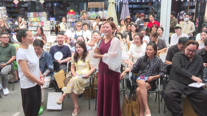 SHCT: "Vì thế giới này cần bạn" - Liều thuốc chữa lành giữa dòng đời vội vã- Ảnh 4. SHCT: "Vì thế giới này cần bạn" - Liều thuốc chữa lành giữa dòng đời vội vã- Ảnh 4.