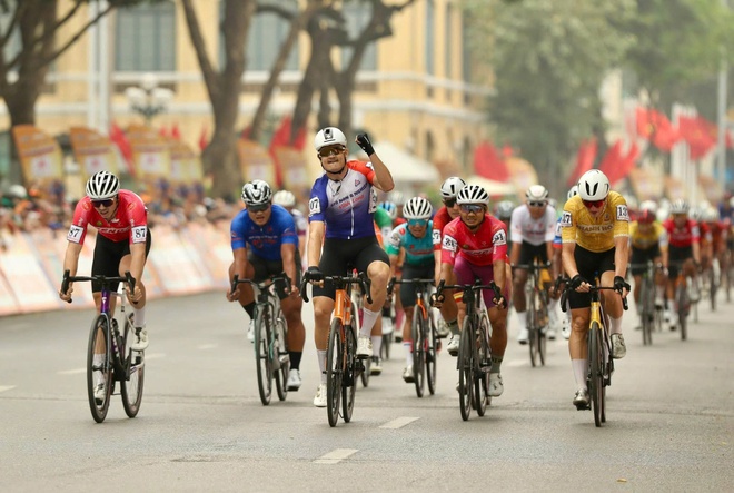 Chặng 3 Cúp Truyền hình: màn "xé" Áo Vàng ngoạn mục của Zachary Patrick Patterson - Ảnh 9.