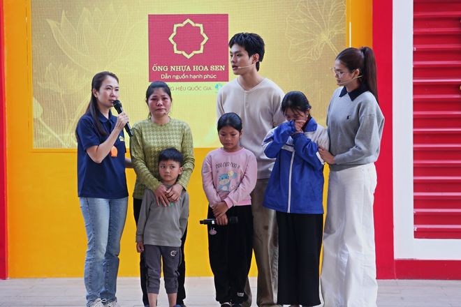 Phương Thảo: Cô bé mồ côi "xài ké" wifi hàng xóm để theo đuổi ước mơ - Ảnh 11.