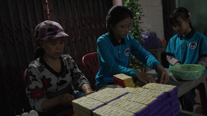 Mái ấm gia đình Việt: Minh Ngọc chăm mẹ liệt nửa người, phụ ngoại nuôi ba em nhỏ - Ảnh 6.