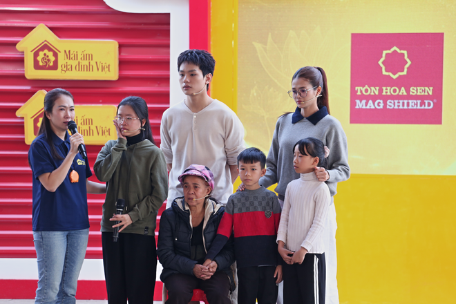 Mái ấm gia đình Việt: Minh Ngọc chăm mẹ liệt nửa người, phụ ngoại nuôi ba em nhỏ - Ảnh 9.