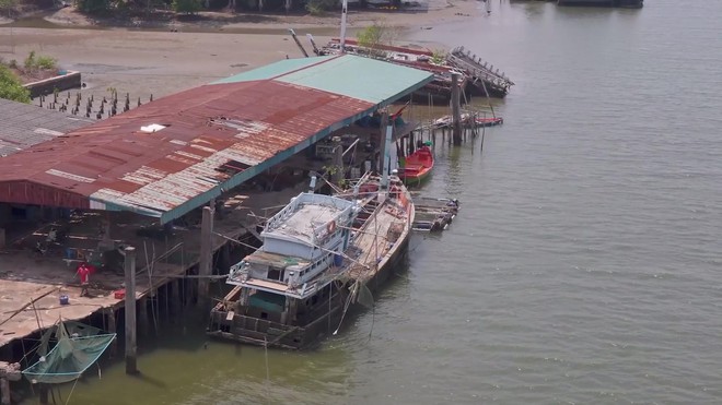 Giá nhiên liệu tăng cao, nhiều tàu đánh bắt hải sản Thái Lan phải nằm bờ - Ảnh 4.