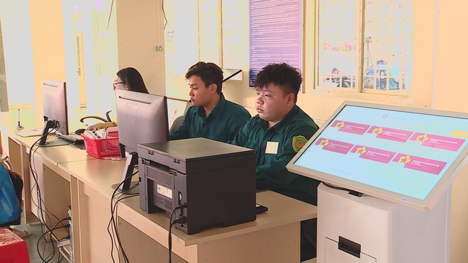 Trẻ đăng ký khai sinh đúng hạn được nhận quà và thư chúc mừng - Ảnh 6.