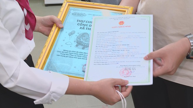 Trẻ đăng ký khai sinh đúng hạn được nhận quà và thư chúc mừng - Ảnh 4.