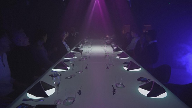 Anh: Trải nghiệm bữa ăn đa giác quan tại nhà hàng ở Luân Đôn - Ảnh 1.