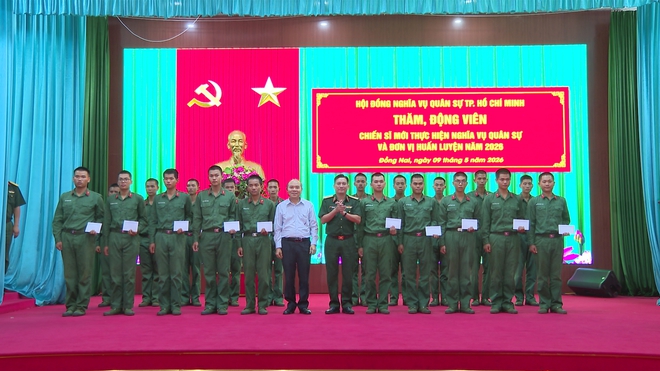 Lãnh đạo TP. Hồ Chí Minh thăm, động viên chiến sĩ mới đang thực hiện nghĩa vụ quân sự tại TP. Đồng Nai- Ảnh 4.