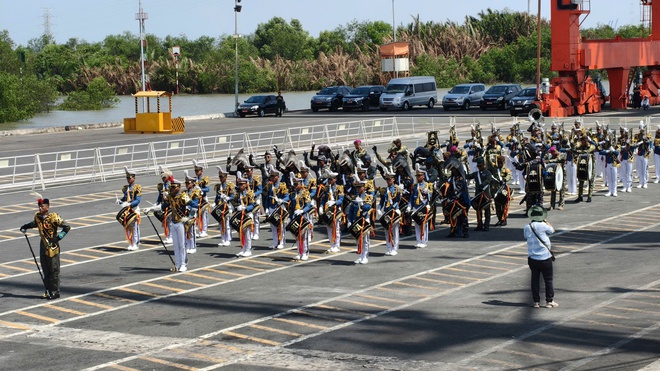 Chuyến thăm hữu nghị của tàu huấn luyện Hải quân Indonesia Kri Bima Suci tới TP. Hồ Chí Minh- Ảnh 5. Chuyến thăm hữu nghị của tàu huấn luyện Hải quân Indonesia Kri Bima Suci tới TP. Hồ Chí Minh- Ảnh 5.